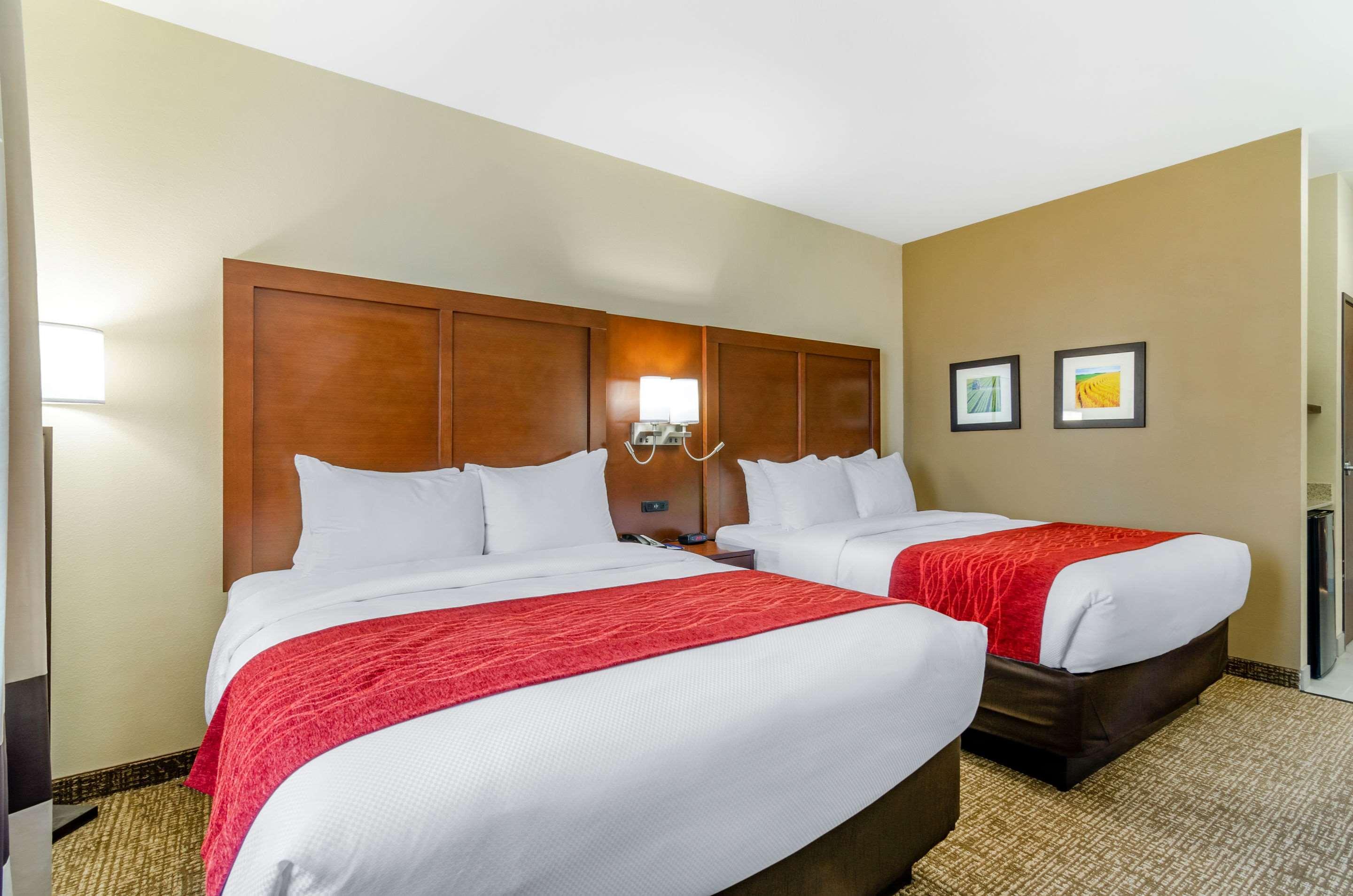 Comfort Inn & Suites Salina North מראה חיצוני תמונה