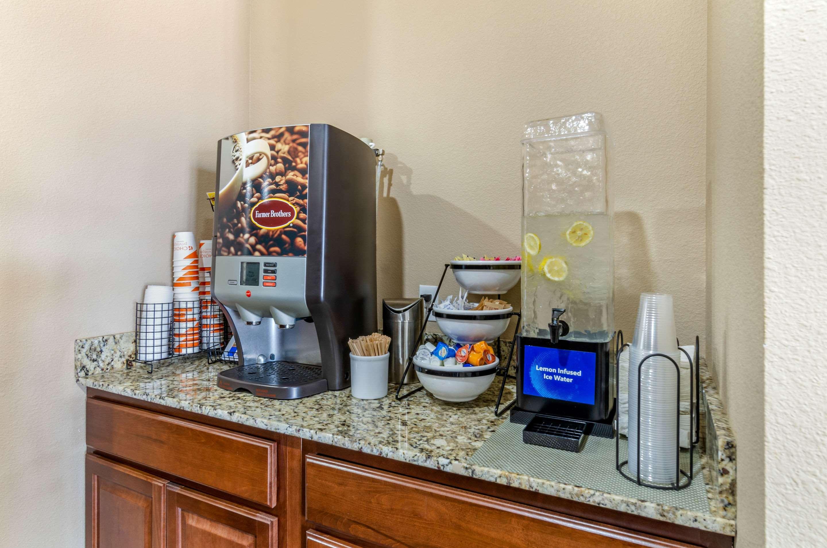 Comfort Inn & Suites Salina North מראה חיצוני תמונה
