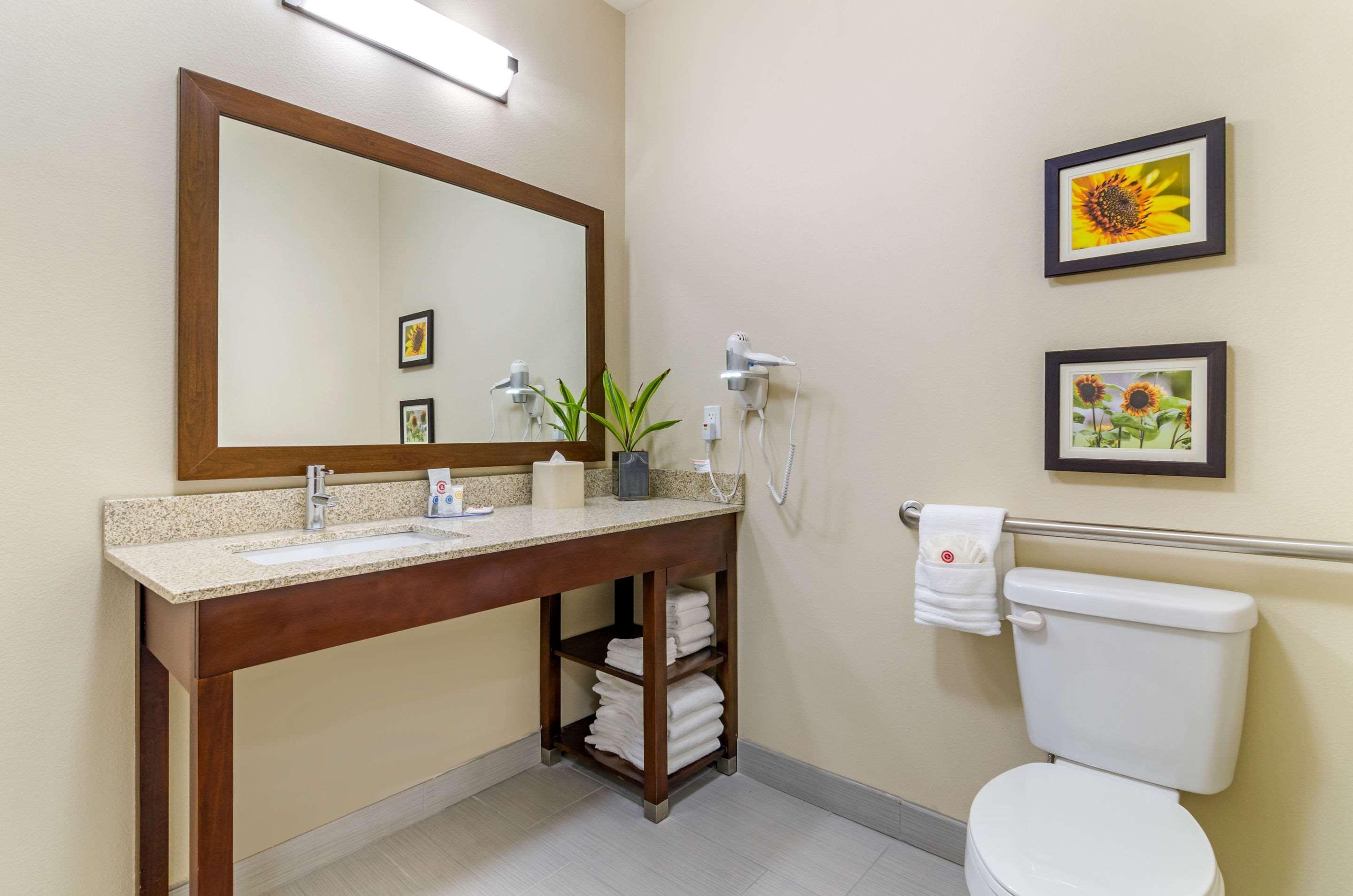 Comfort Inn & Suites Salina North מראה חיצוני תמונה